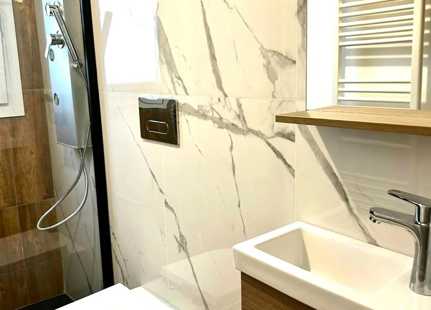 Cardahouse Apartment Cogliate Italy